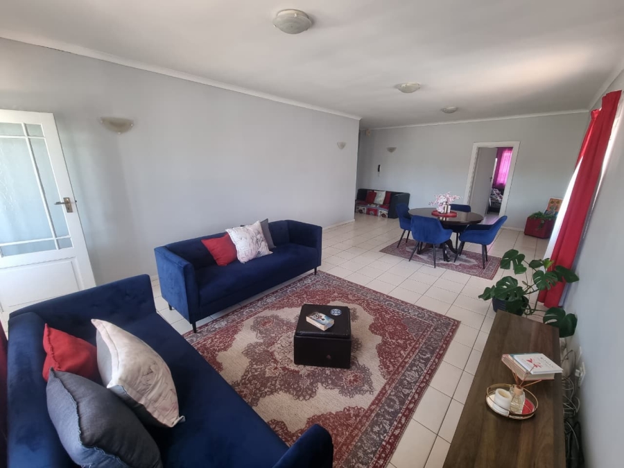 To Let 4 Bedroom Property for Rent in Claremont Western Cape